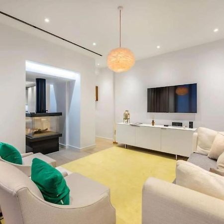 Posh 3 Bedroom Flat With Terrace And Indoor Fireplace In Mayfair, Near Hyde Park Londra Dış mekan fotoğraf
