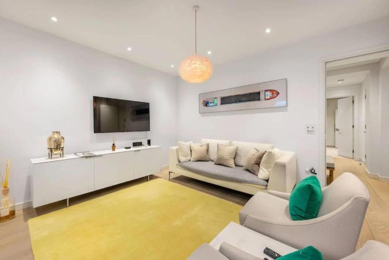 Posh 3 Bedroom Flat With Terrace And Indoor Fireplace In Mayfair, Near Hyde Park Londra Dış mekan fotoğraf