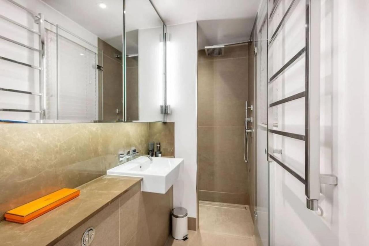 Posh 3 Bedroom Flat With Terrace And Indoor Fireplace In Mayfair, Near Hyde Park Londra Dış mekan fotoğraf