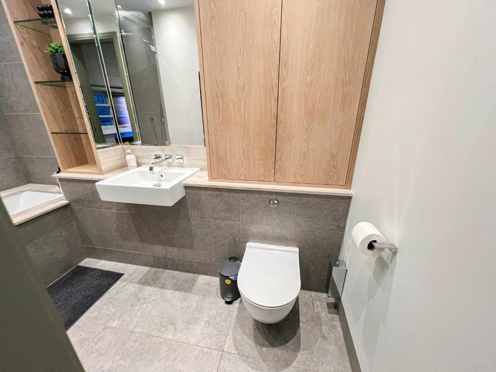 Posh 3 Bedroom Flat With Terrace And Indoor Fireplace In Mayfair, Near Hyde Park Londra Dış mekan fotoğraf