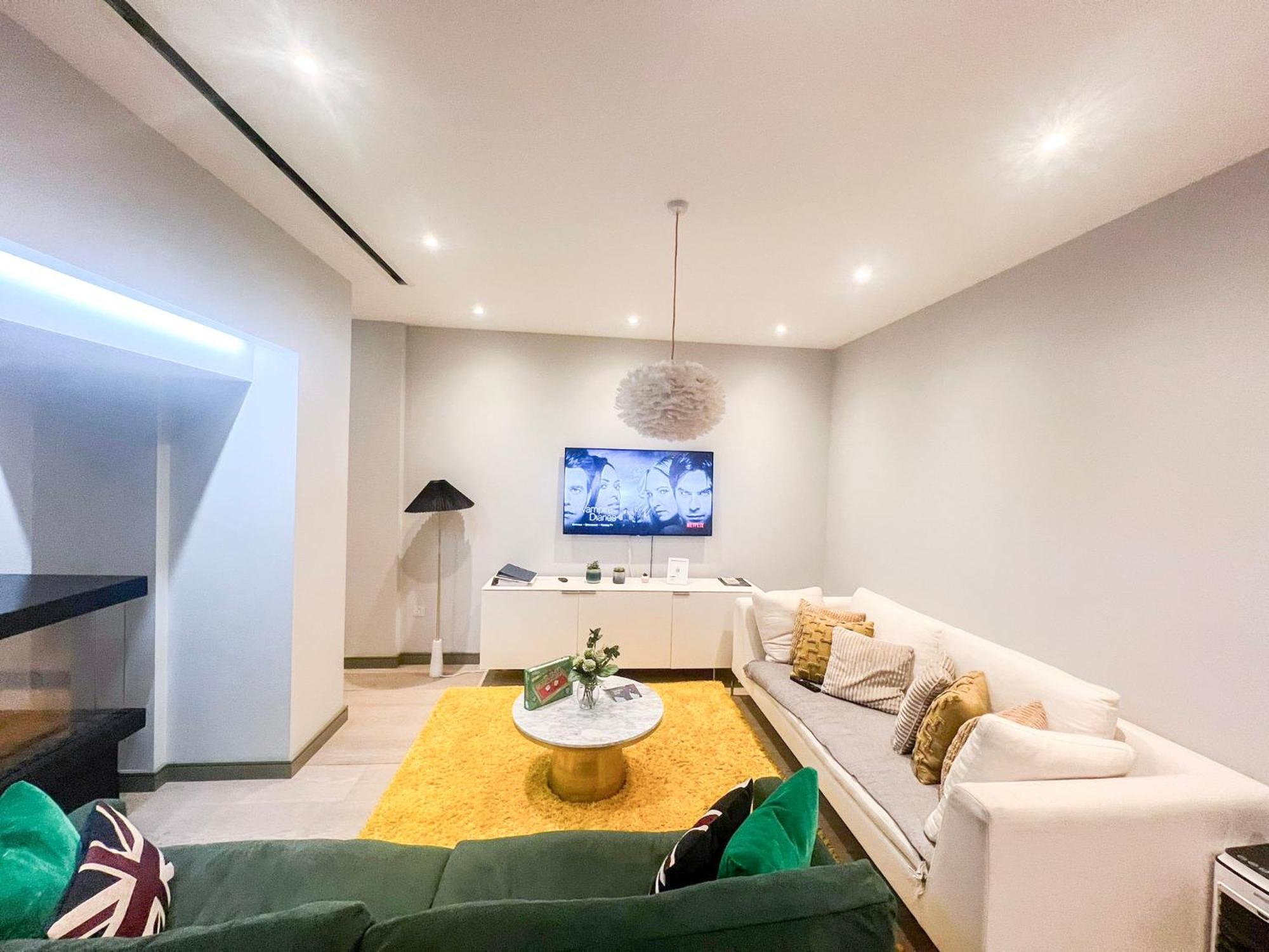 Posh 3 Bedroom Flat With Terrace And Indoor Fireplace In Mayfair, Near Hyde Park Londra Dış mekan fotoğraf