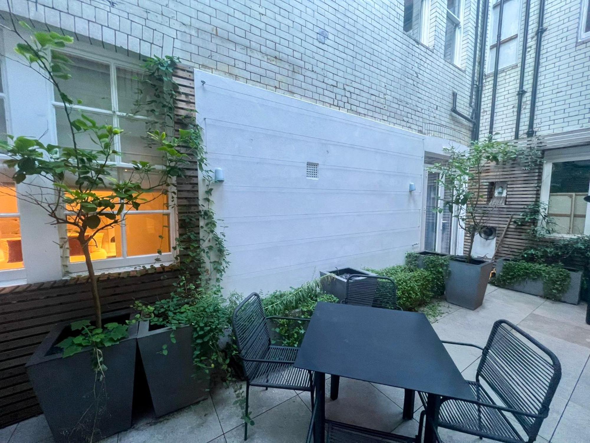 Posh 3 Bedroom Flat With Terrace And Indoor Fireplace In Mayfair, Near Hyde Park Londra Dış mekan fotoğraf