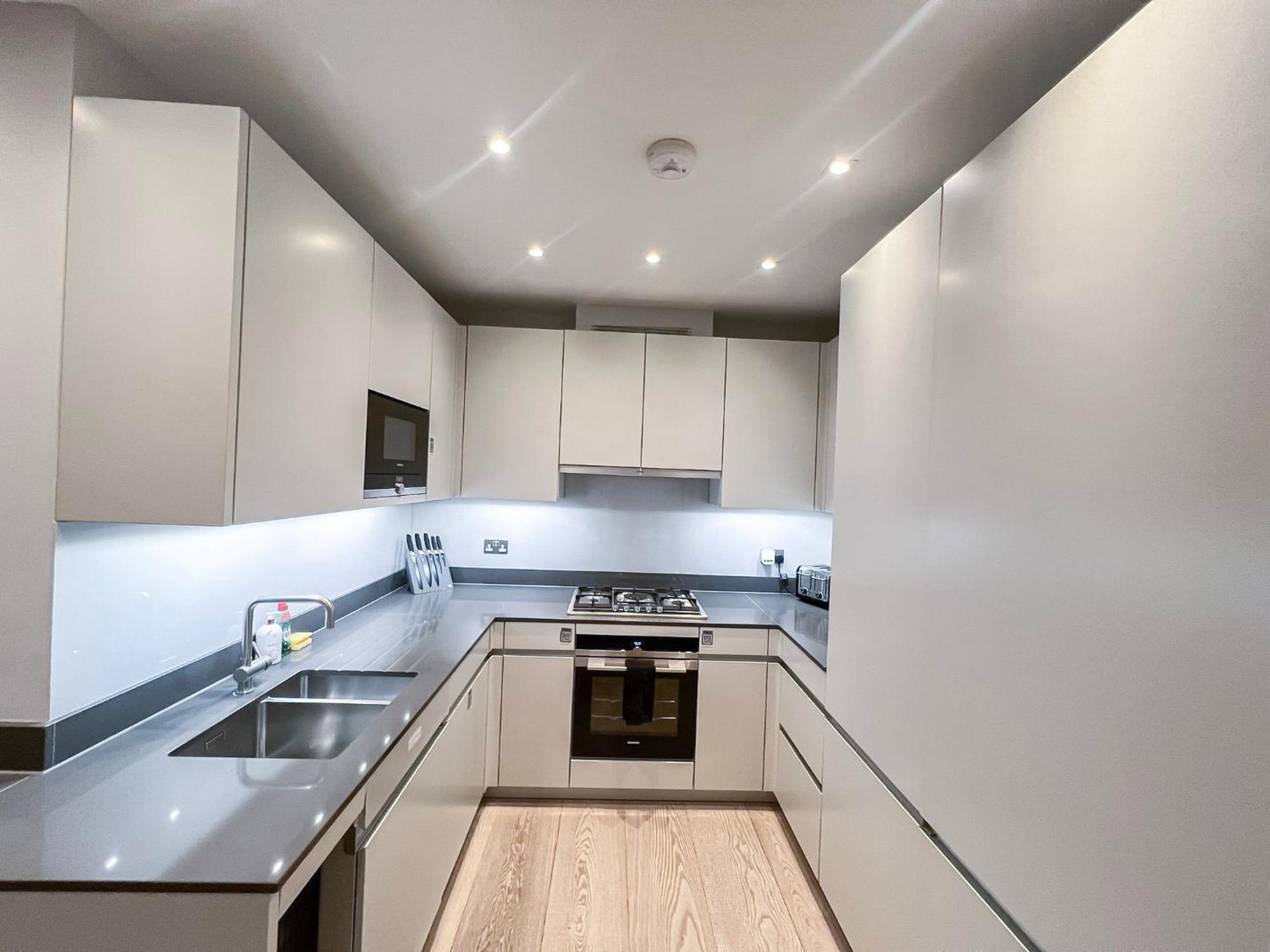 Posh 3 Bedroom Flat With Terrace And Indoor Fireplace In Mayfair, Near Hyde Park Londra Dış mekan fotoğraf
