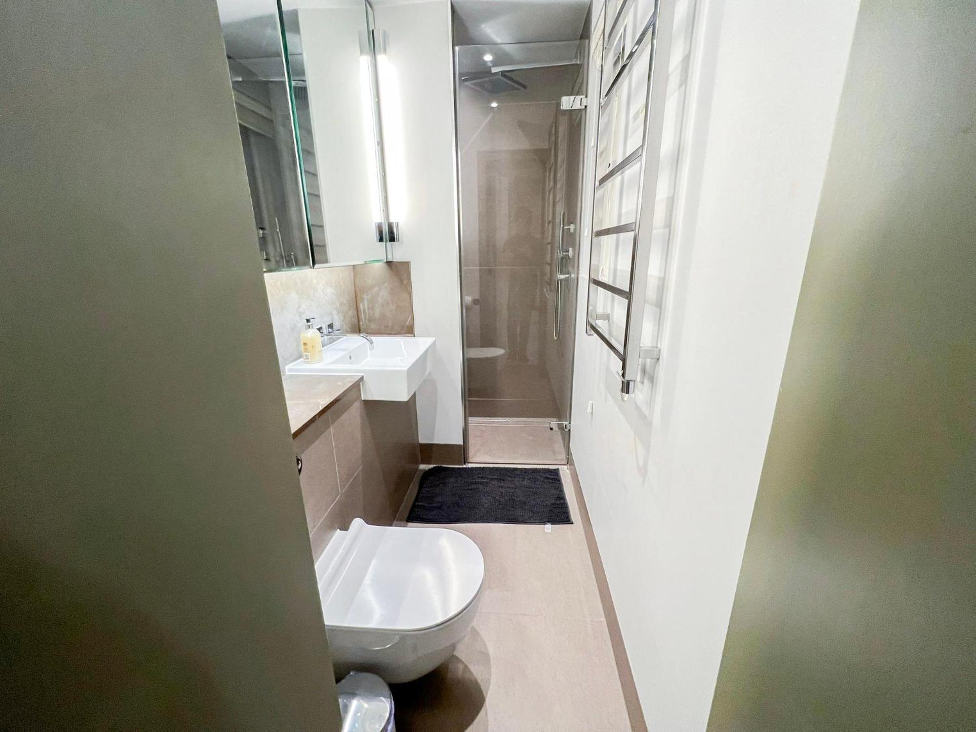 Posh 3 Bedroom Flat With Terrace And Indoor Fireplace In Mayfair, Near Hyde Park Londra Dış mekan fotoğraf