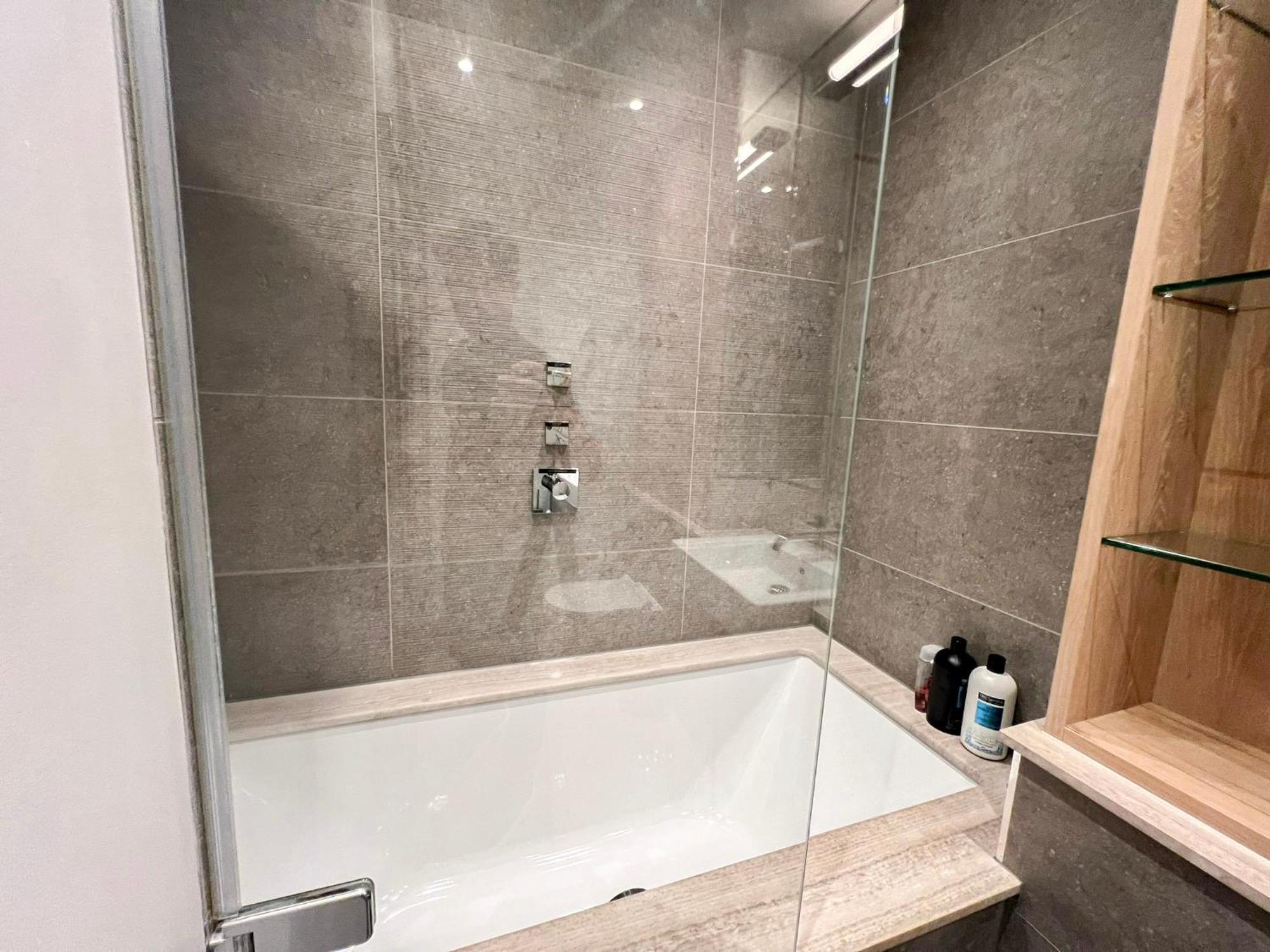 Posh 3 Bedroom Flat With Terrace And Indoor Fireplace In Mayfair, Near Hyde Park Londra Dış mekan fotoğraf