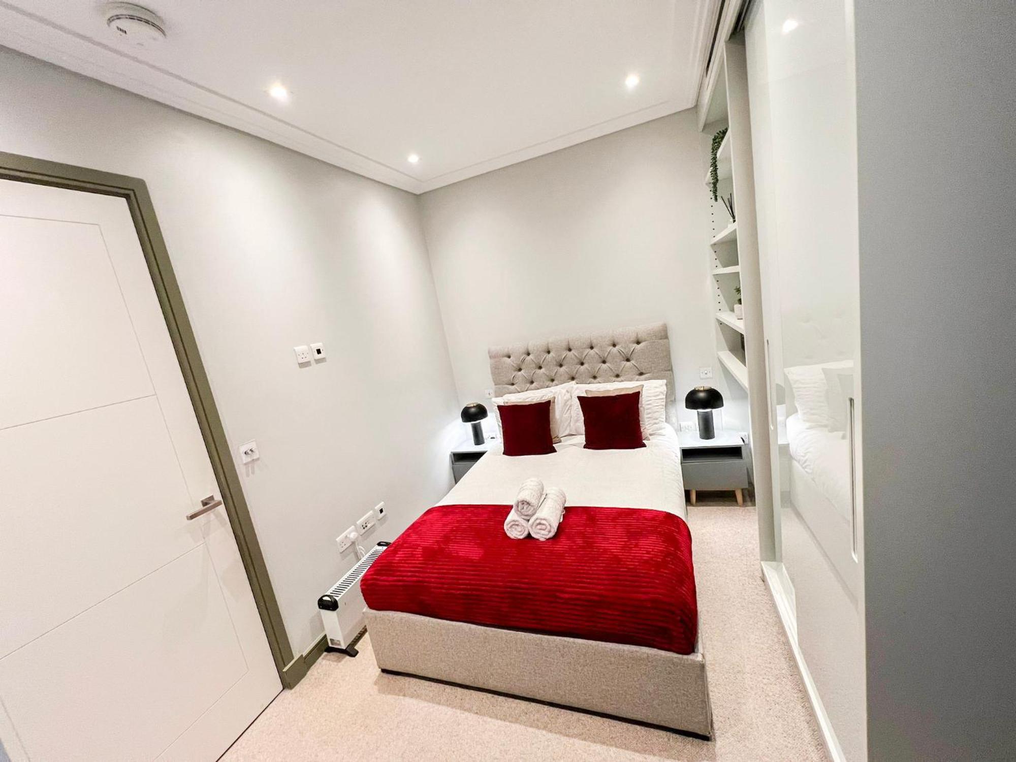 Posh 3 Bedroom Flat With Terrace And Indoor Fireplace In Mayfair, Near Hyde Park Londra Dış mekan fotoğraf